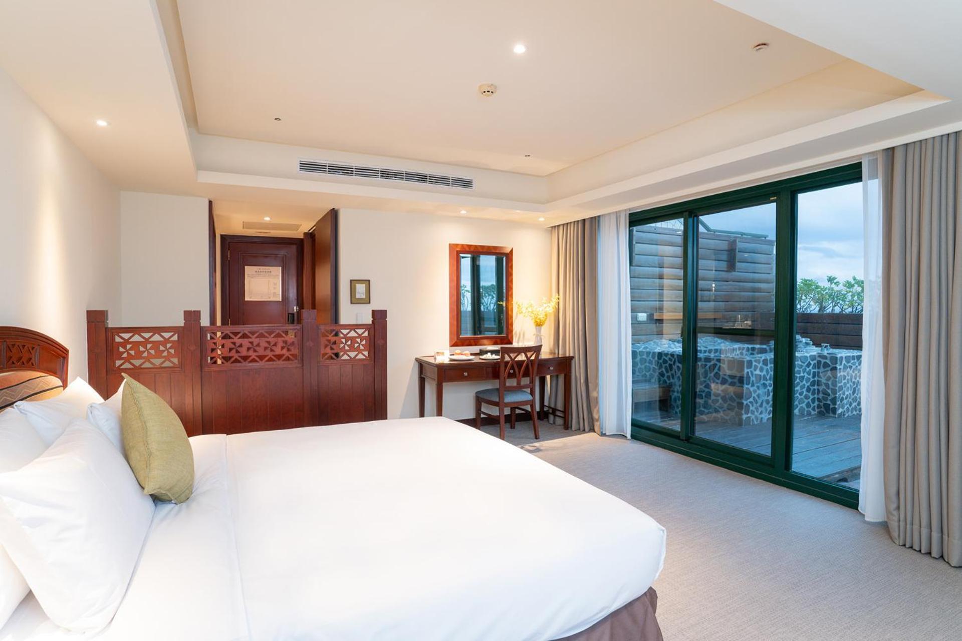 Formosan Naruwan Hotel Taitung Bagian luar foto A bedroom at the hotel