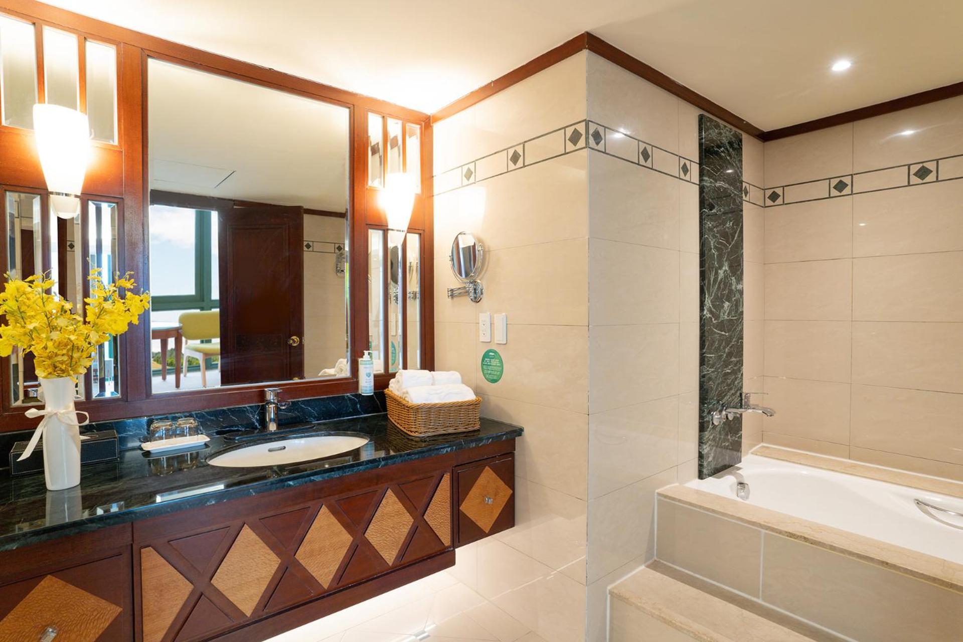 Formosan Naruwan Hotel Taitung Bagian luar foto Bathroom