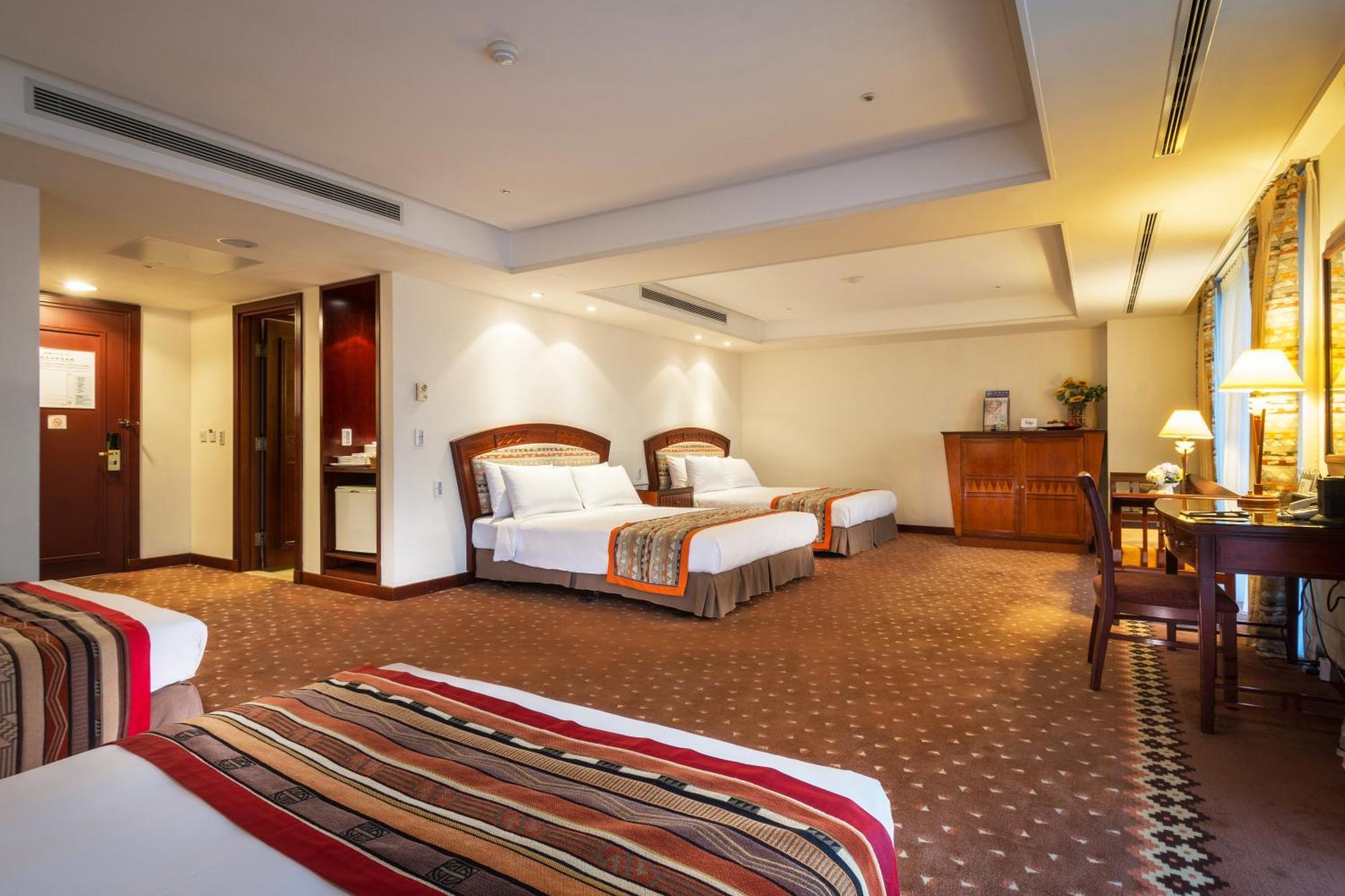 Formosan Naruwan Hotel Taitung Bagian luar foto A suite at the hotel