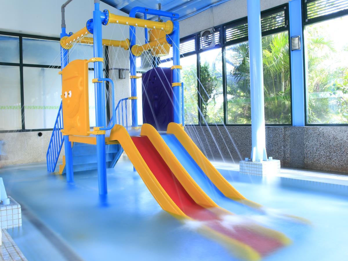 Formosan Naruwan Hotel Taitung Bagian luar foto A water slide