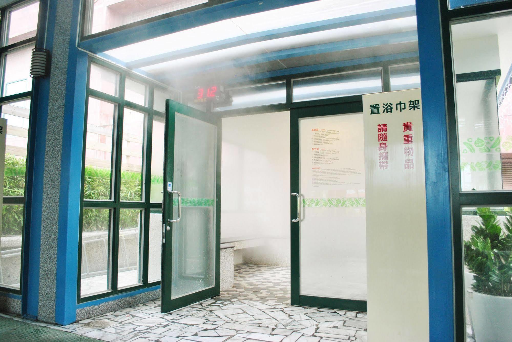 Formosan Naruwan Hotel Taitung Bagian luar foto Entrance to the library