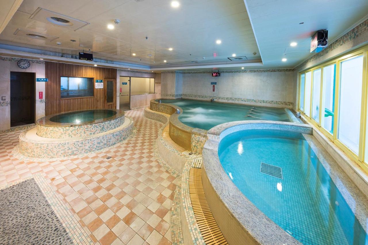 Formosan Naruwan Hotel Taitung Bagian luar foto The swimming pool